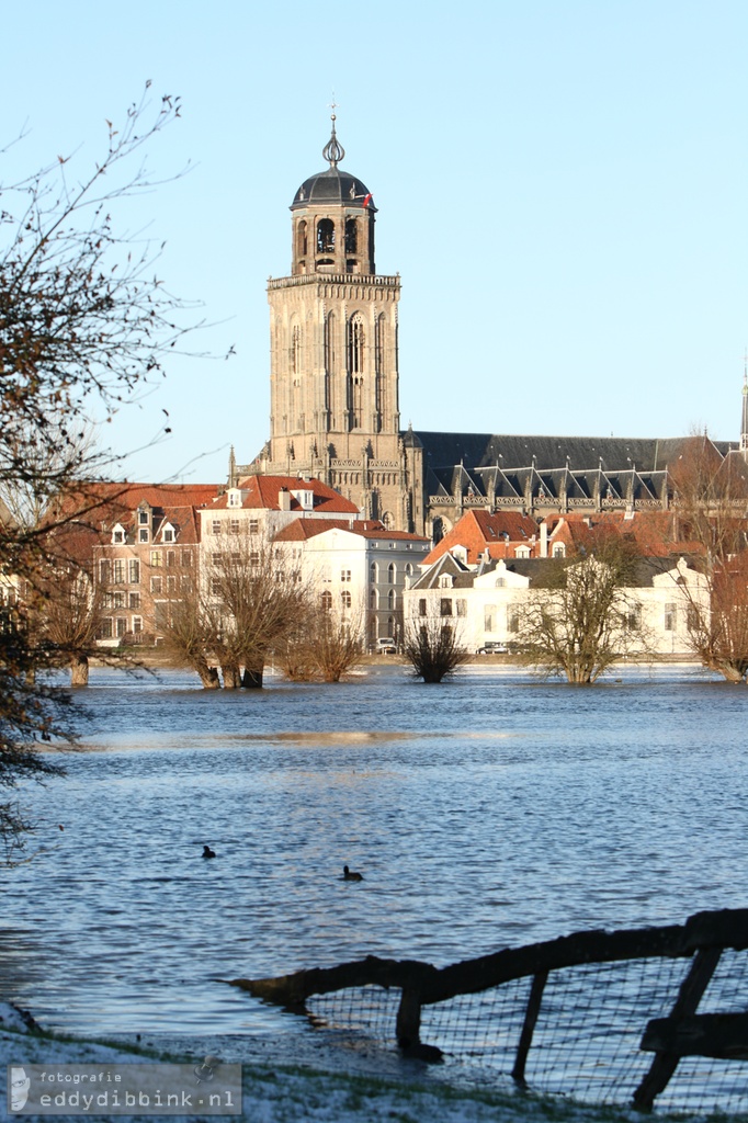 2010-12-15 Zicht op Deventer bij hoog water 001